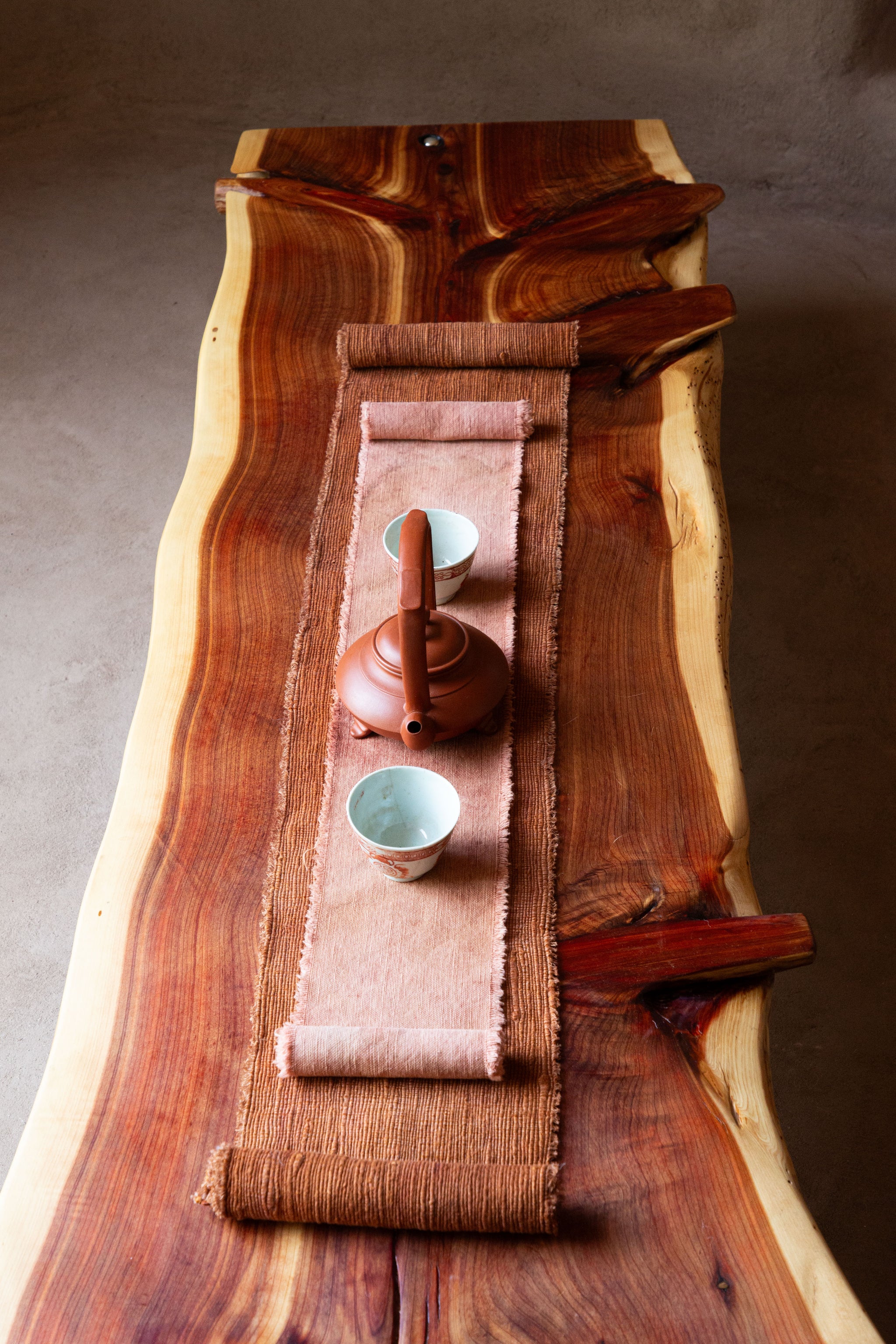 Large branch formations in red cedar, Tea Table 03 detail, Tea Table 03 surface with bowl tea setup